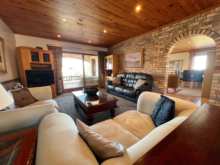 3 Bedroom Property for Sale in Wavecrest Eastern Cape